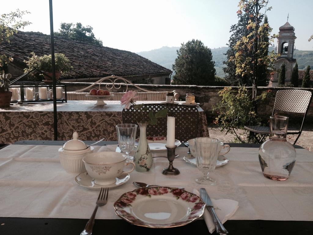 Bed and Breakfast Castello Di Coazzolo Neive Zimmer foto