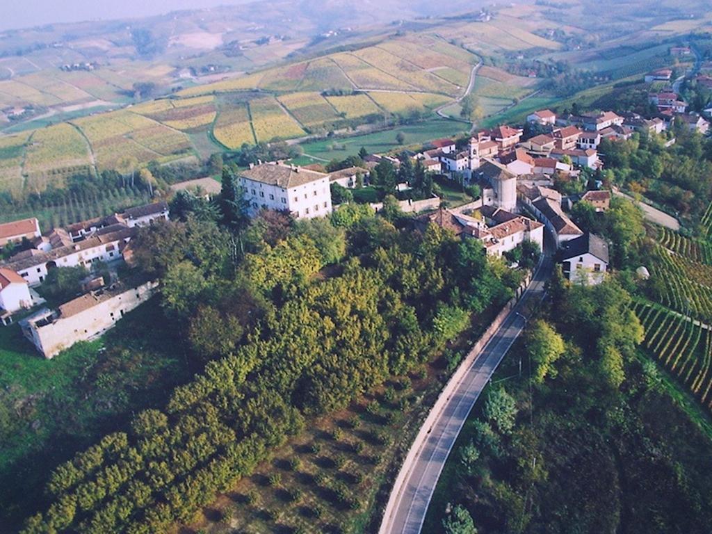 Bed and Breakfast Castello Di Coazzolo Neive Exterior foto