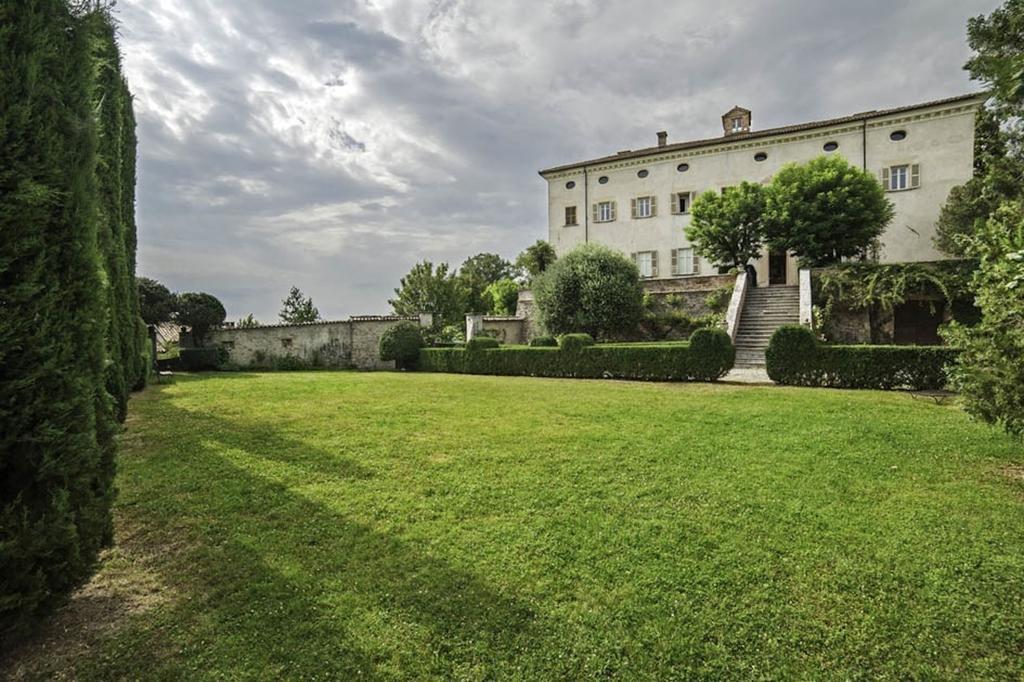 Bed and Breakfast Castello Di Coazzolo Neive Exterior foto